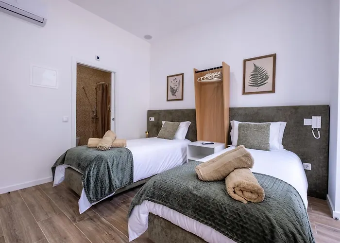 Pharmacia- Local بيت ضيافة *